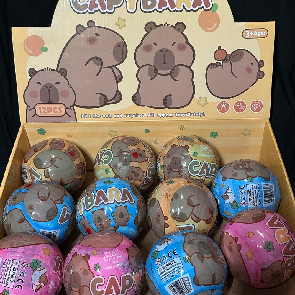 Capybara Surprise Toy Set - Multicolor